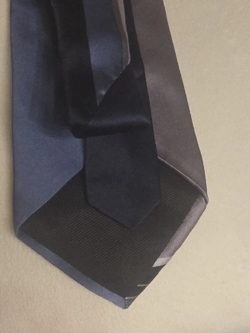 Arrow Imported Silk Men's Navy and Gray Satin Stripe Tie 3.5 Inches Wide NWOT
